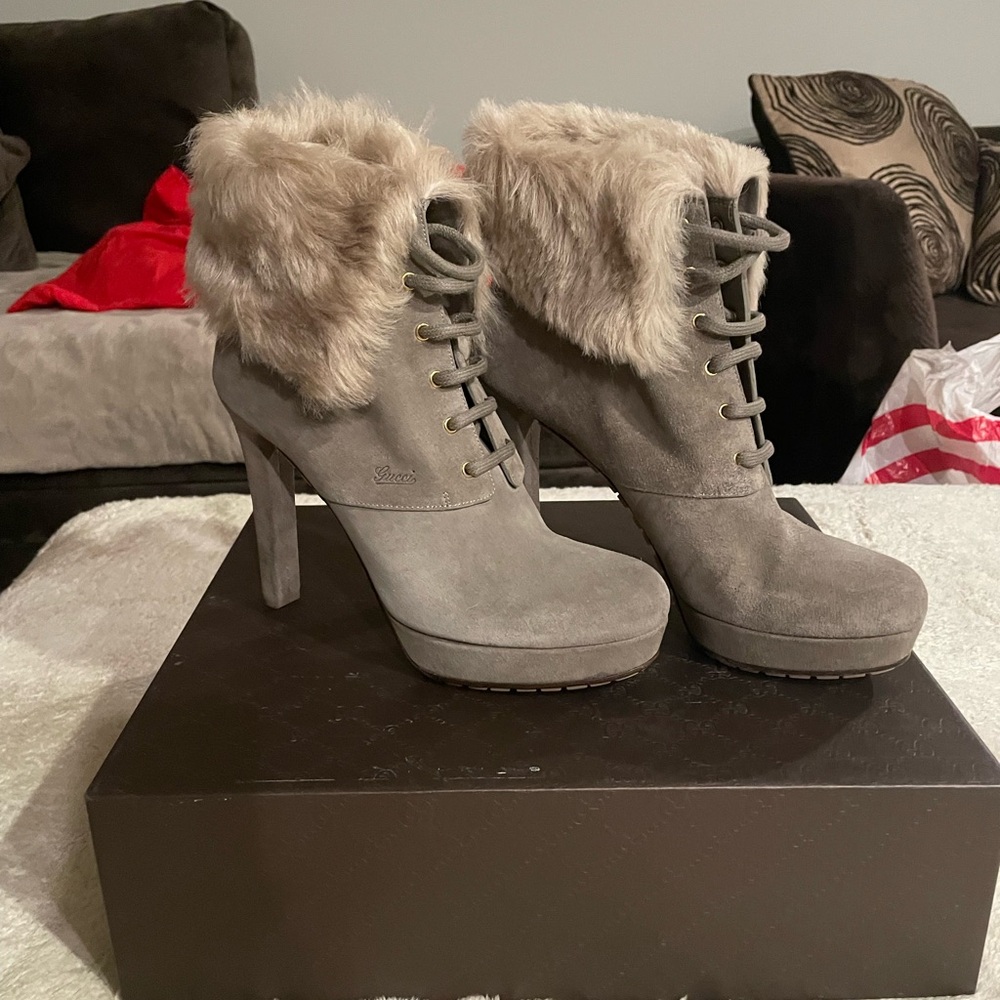 Gucci Gray Fur-Trimmed Suede LaceUp Ankle Boot Size 39 Platform Great Condition